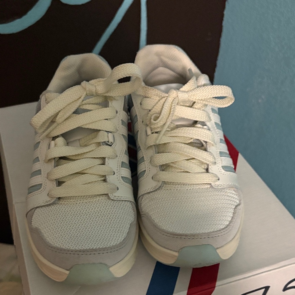 Buckle Rival Trainer in White and Blue